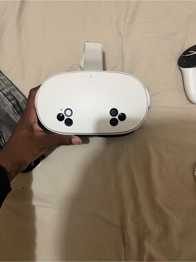 Oculus Standalone VR Headset in White